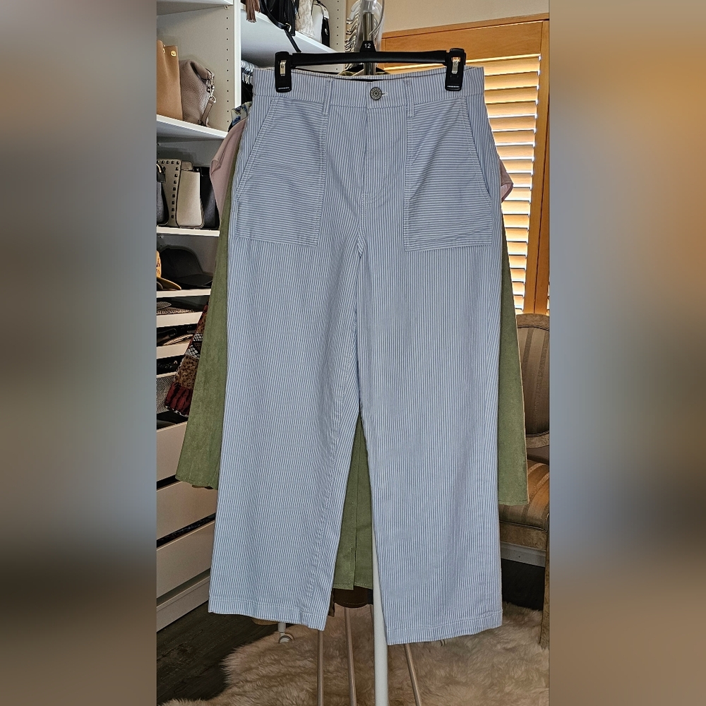 Express, super high waisted, wide leg jeans. Size 6L/6.